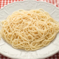 Spaghettis au bouillon et aux herbes